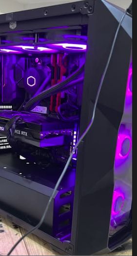 Misma PC después del service, limpia y con luces RGB